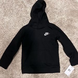 NWT boys Nike hoodie size 7 (6-7 years old) black